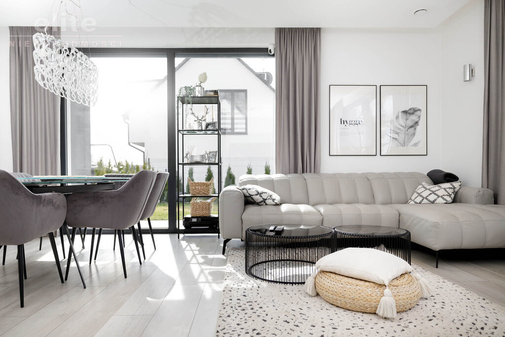 Śliczny wolnostojący dom na sprzedaż 5 pokojowy (9)