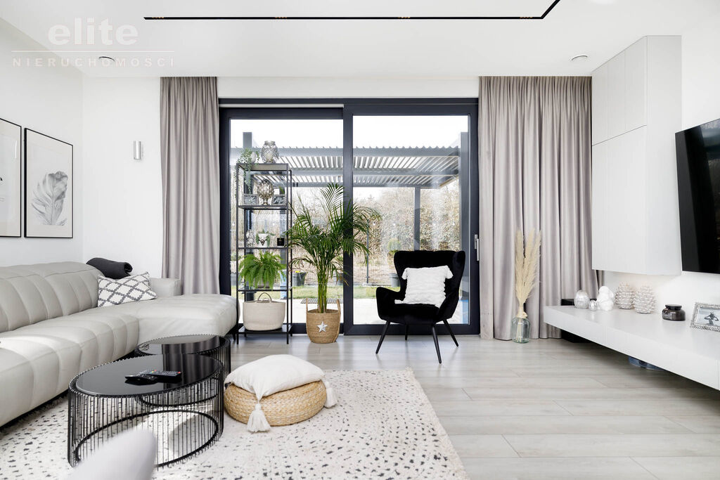 Śliczny wolnostojący dom na sprzedaż 5 pokojowy (8)