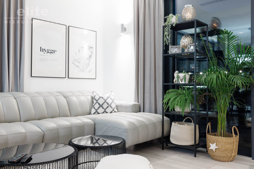 Śliczny wolnostojący dom na sprzedaż 5 pokojowy (10)