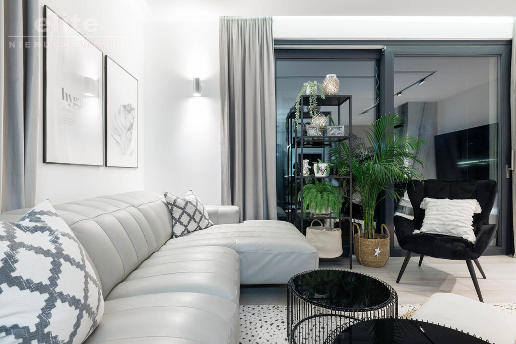 Śliczny wolnostojący dom na sprzedaż 5 pokojowy (14)