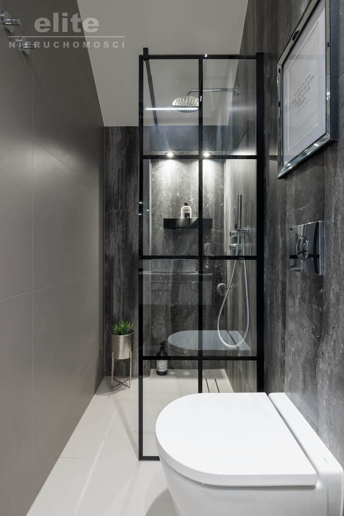 Śliczny wolnostojący dom na sprzedaż 5 pokojowy (26)