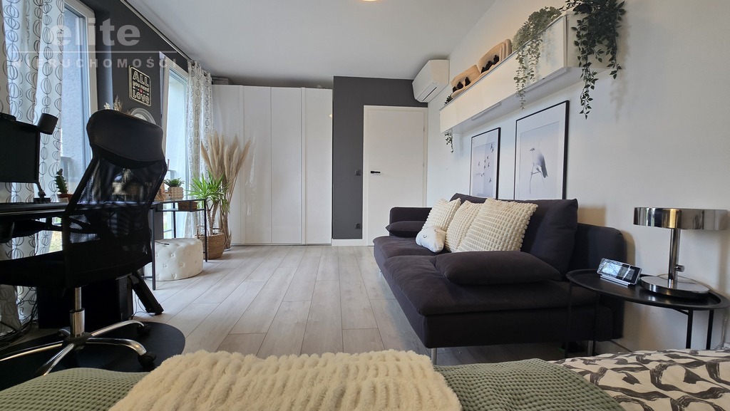 Śliczny wolnostojący dom na sprzedaż 5 pokojowy (30)