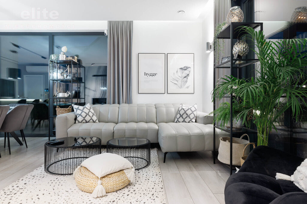 Śliczny wolnostojący dom na sprzedaż 5 pokojowy (15)