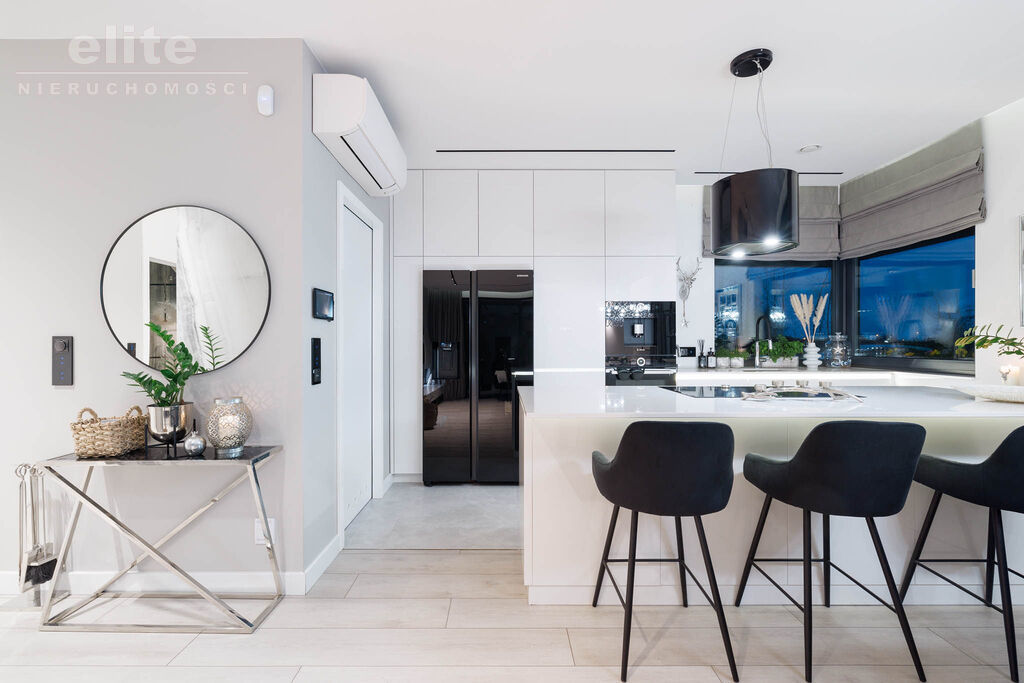 Śliczny wolnostojący dom na sprzedaż 5 pokojowy (4)