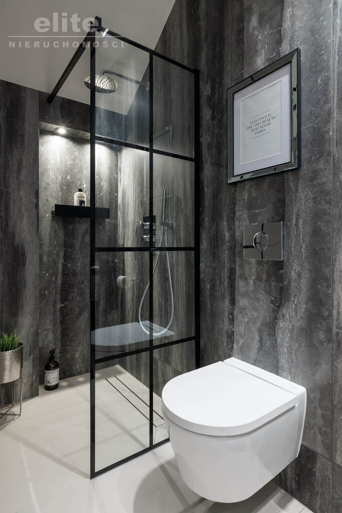 Śliczny wolnostojący dom na sprzedaż 5 pokojowy (27)