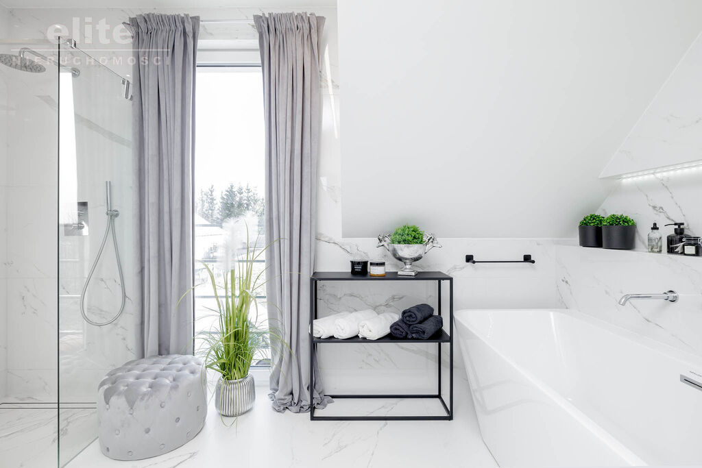 Śliczny wolnostojący dom na sprzedaż 5 pokojowy (19)