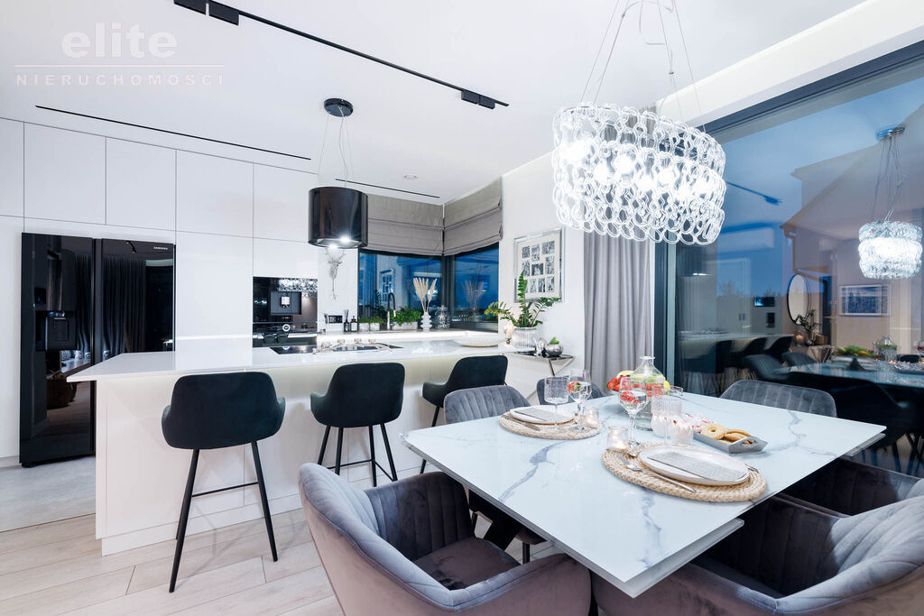 Śliczny wolnostojący dom na sprzedaż 5 pokojowy (1)