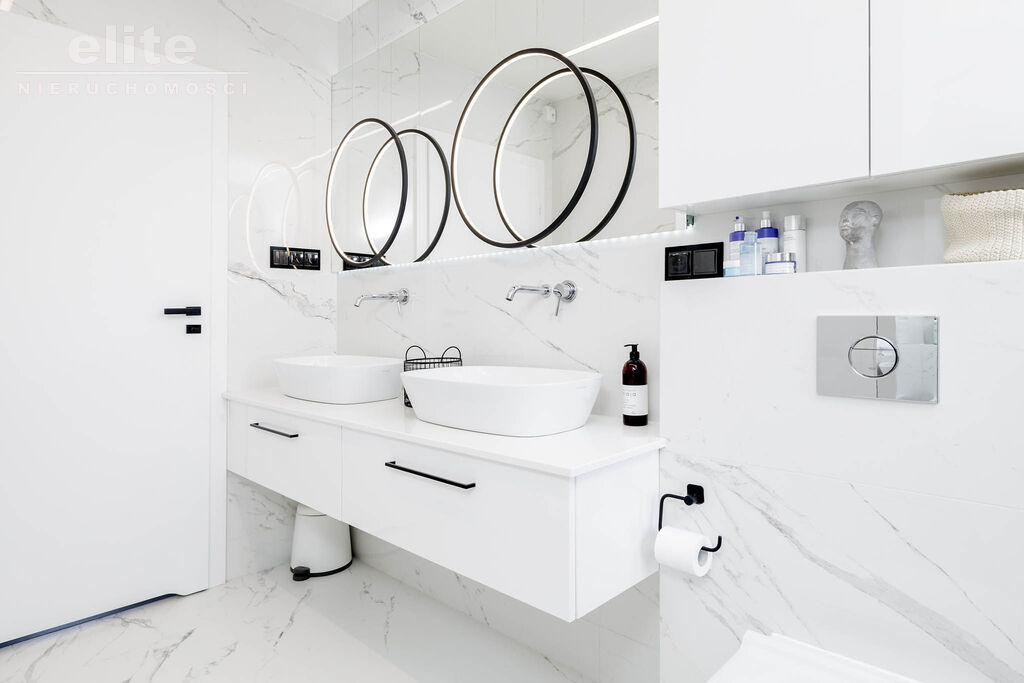 Śliczny wolnostojący dom na sprzedaż 5 pokojowy (21)