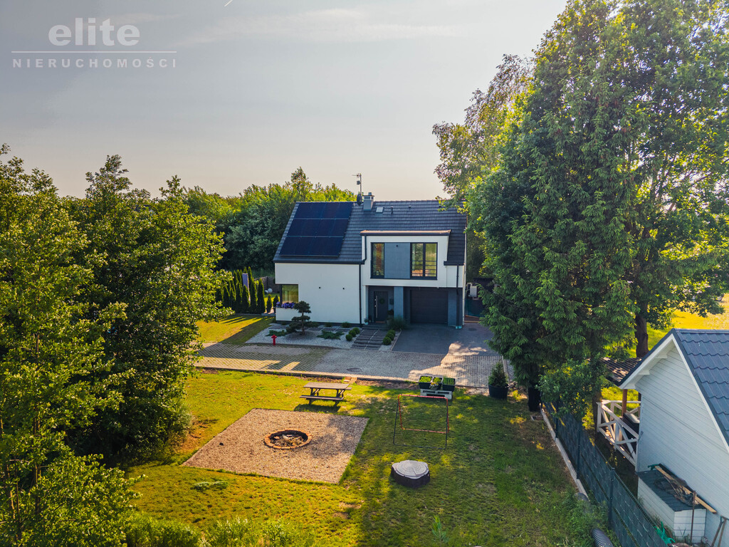 Śliczny wolnostojący dom na sprzedaż 5 pokojowy (23)