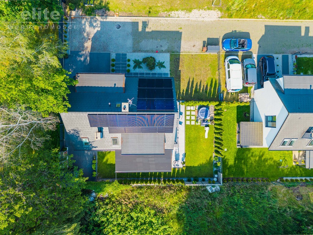 Śliczny wolnostojący dom na sprzedaż 5 pokojowy (24)