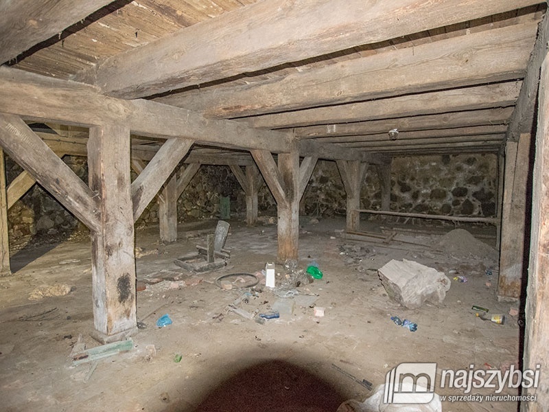 ZIEMIA< HALE< MAGAZYNY< STAJNIE DLA KONI (11)