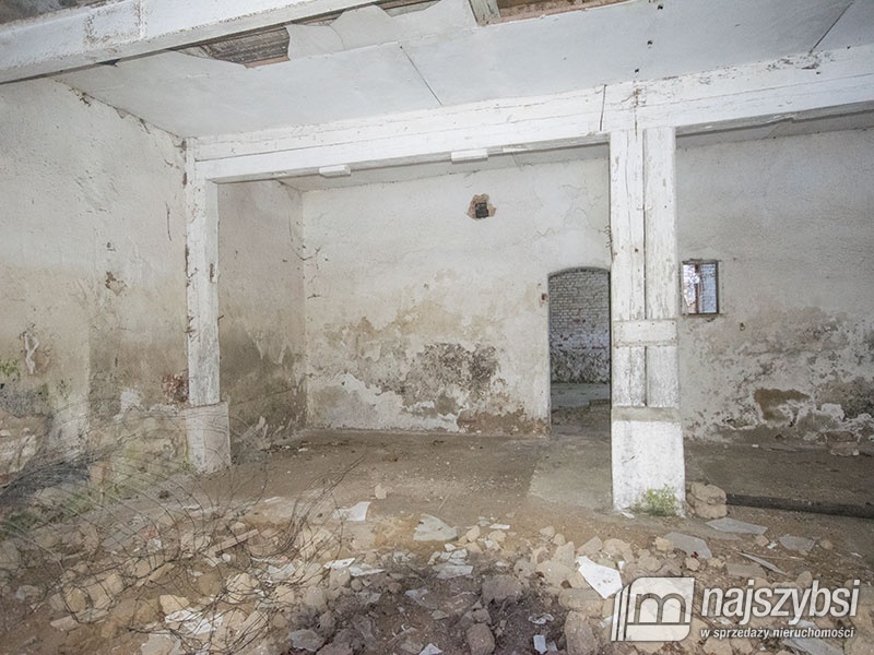 ZIEMIA< HALE< MAGAZYNY< STAJNIE DLA KONI (18)