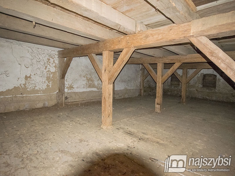 ZIEMIA< HALE< MAGAZYNY< STAJNIE DLA KONI (2)