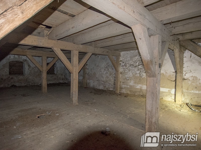 ZIEMIA< HALE< MAGAZYNY< STAJNIE DLA KONI (3)