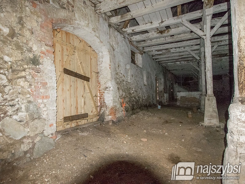 ZIEMIA< HALE< MAGAZYNY< STAJNIE DLA KONI (7)