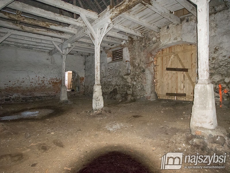 ZIEMIA< HALE< MAGAZYNY< STAJNIE DLA KONI (9)