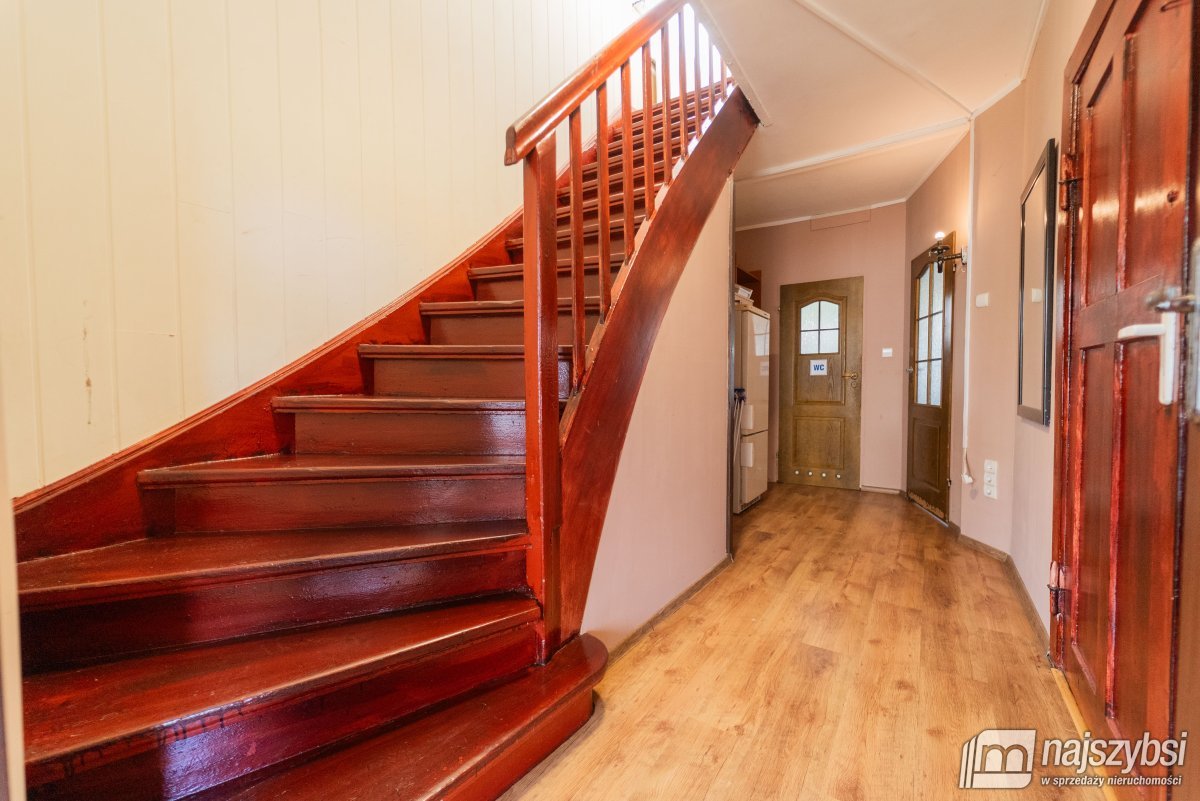 Goleniów- dom z dużym potencjałem na sprzedaż (25)