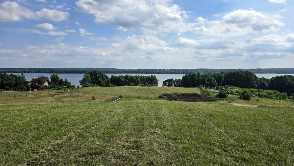 Inwestycyjny grunt z linią brzegową jeziora Lubie (11)