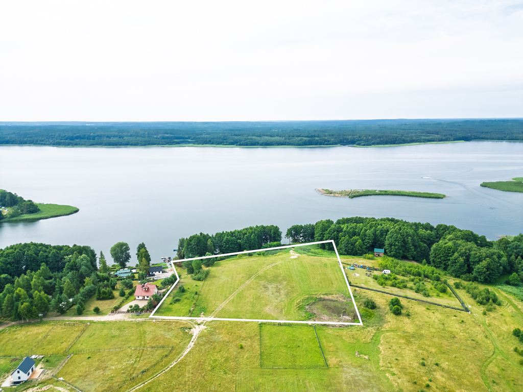 Inwestycyjny grunt z linią brzegową jeziora Lubie (6)