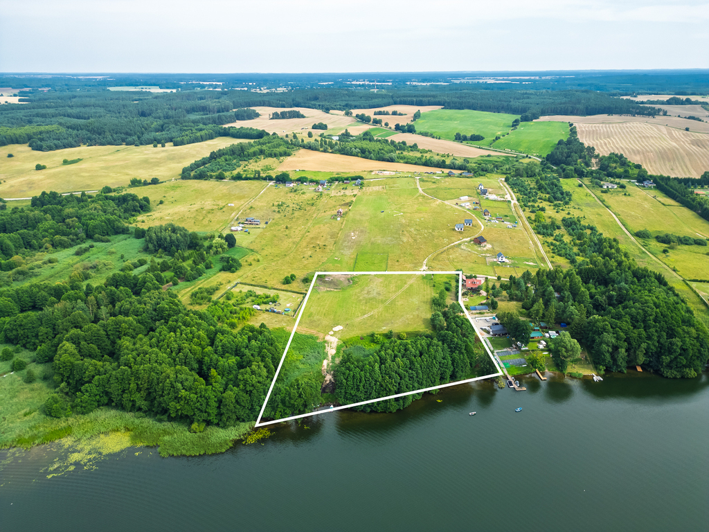 Inwestycyjny grunt z linią brzegową jeziora Lubie (5)