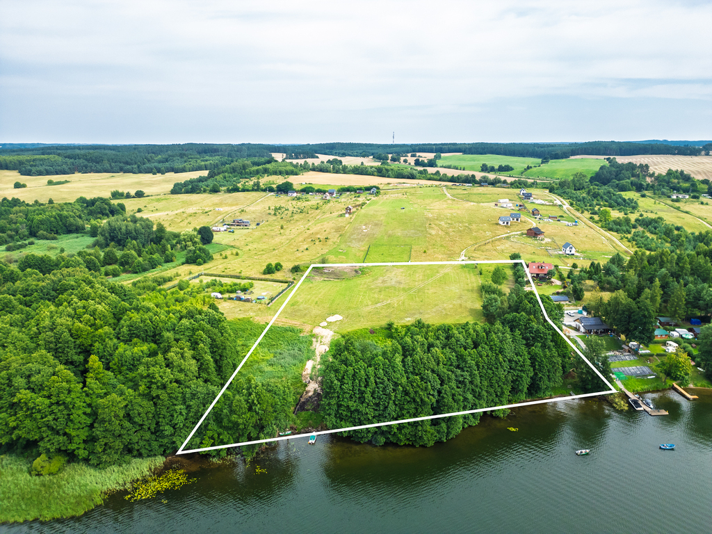 Inwestycyjny grunt z linią brzegową jeziora Lubie (2)