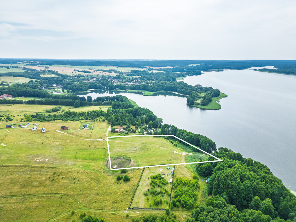 Inwestycyjny grunt z linią brzegową jeziora Lubie (8)