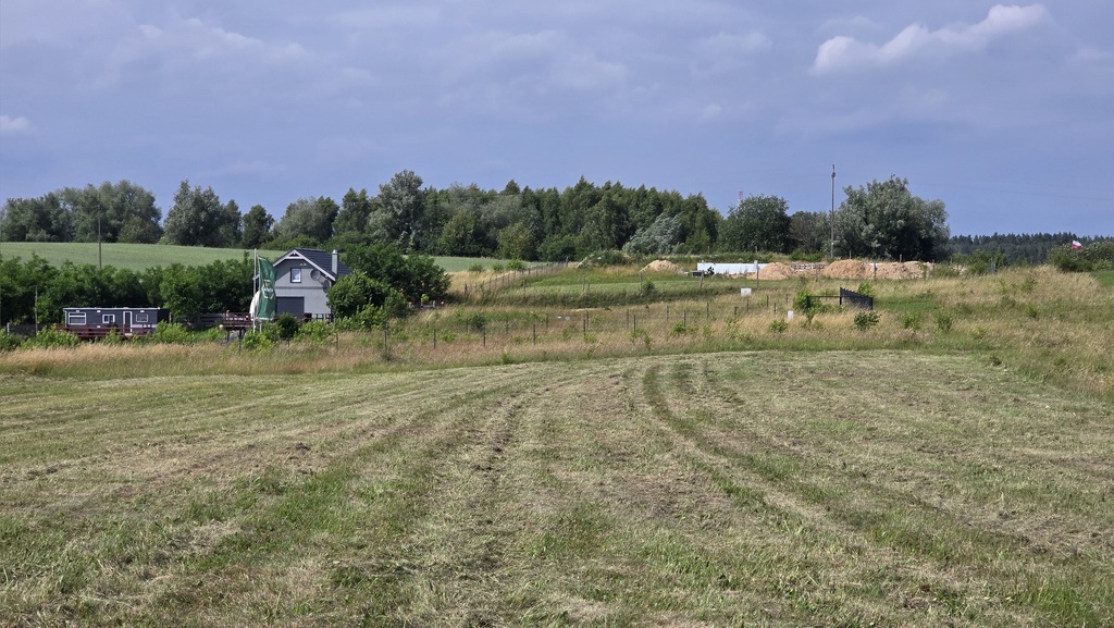 Piękna działka z dojściem do Jeziora Lubie. (17)