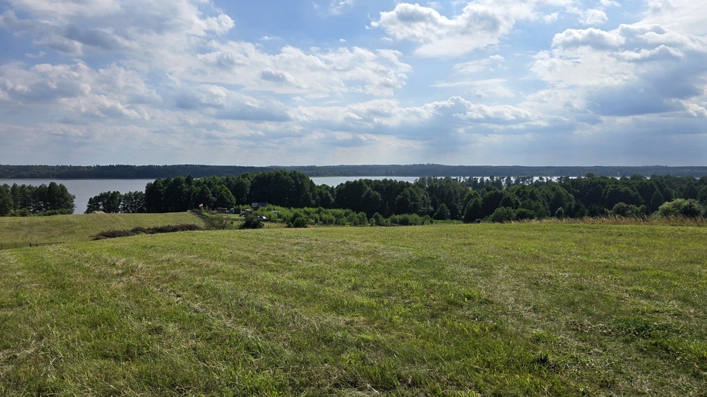 Piękna działka z dojściem do Jeziora Lubie. (15)