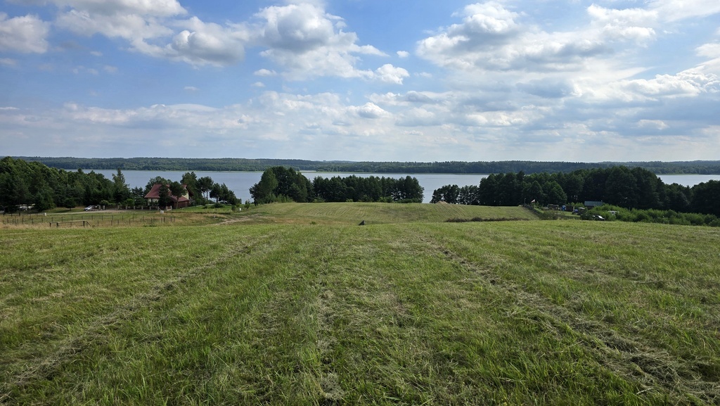 Piękna działka z dojściem do Jeziora Lubie. (10)