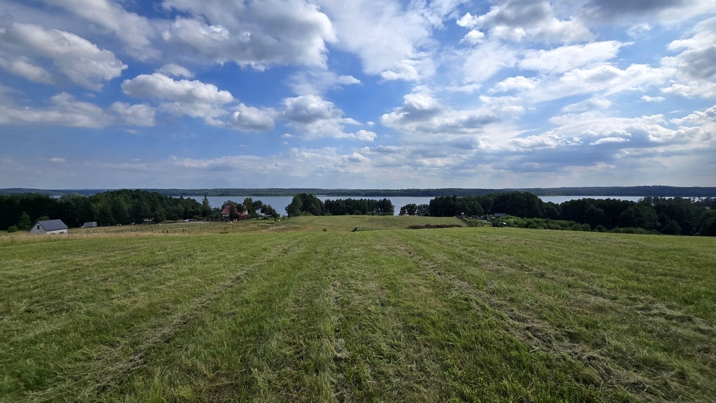 Piękna działka z dojściem do Jeziora Lubie. (19)
