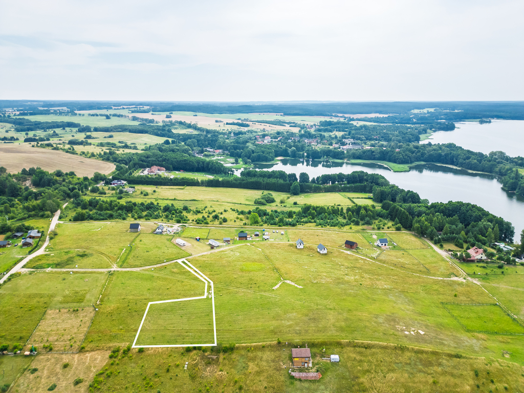 Piękna działka z dojściem do Jeziora Lubie. (2)