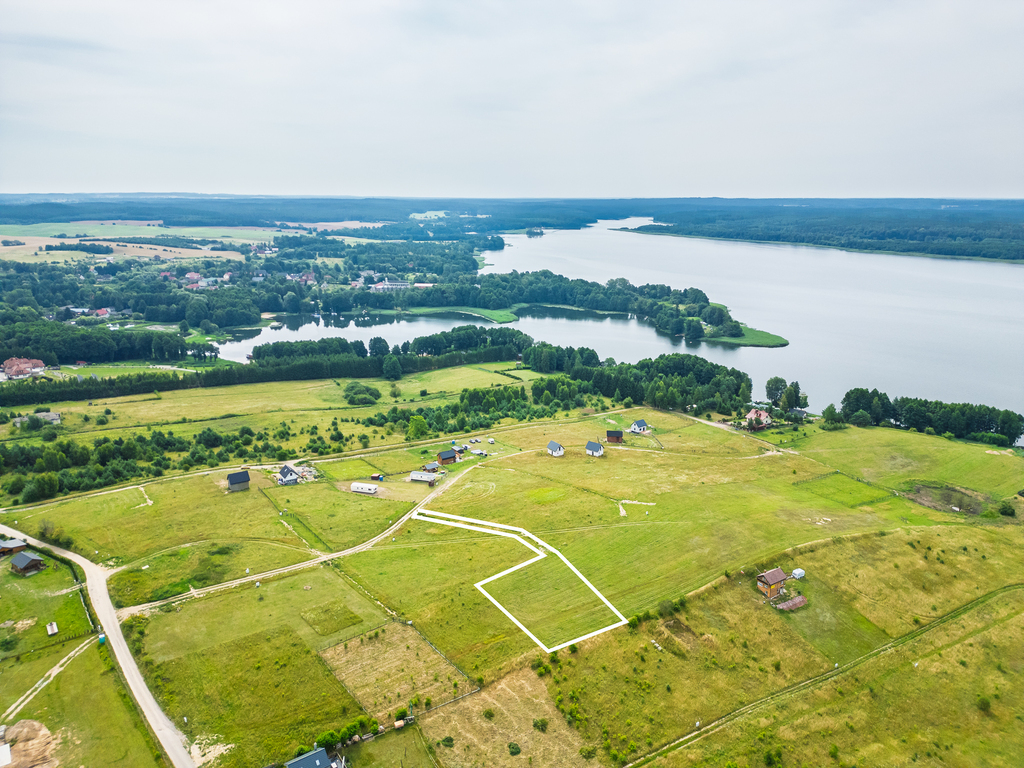 Piękna działka z dojściem do Jeziora Lubie. (3)