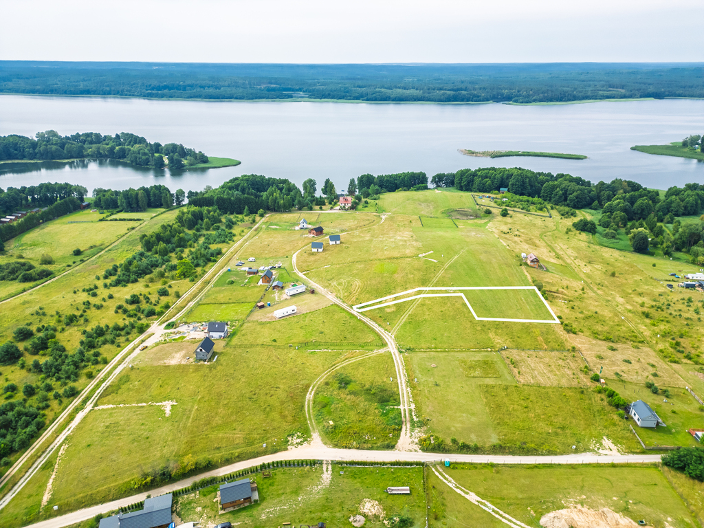 Piękna działka z dojściem do Jeziora Lubie. (5)