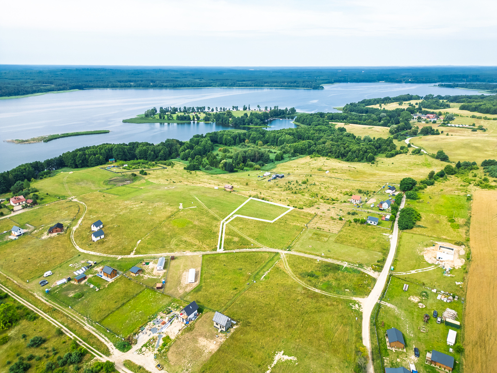 Piękna działka z dojściem do Jeziora Lubie. (4)