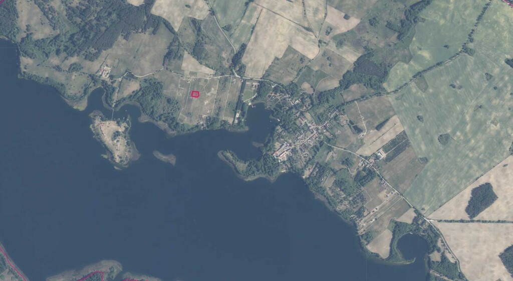 Piękna działka z dojściem do Jeziora Lubie. (12)