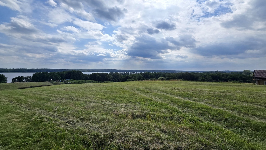 Piękna działka z dojściem do Jeziora Lubie. (22)