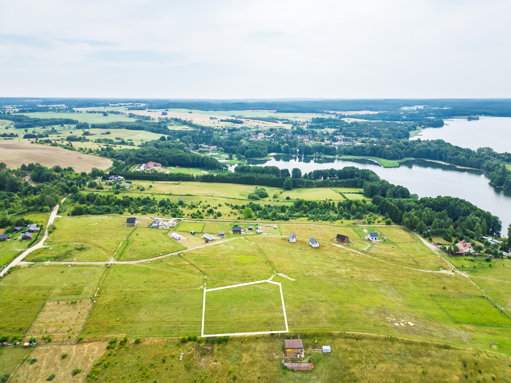 Piękna działka z dojściem do Jeziora Lubie. (2)