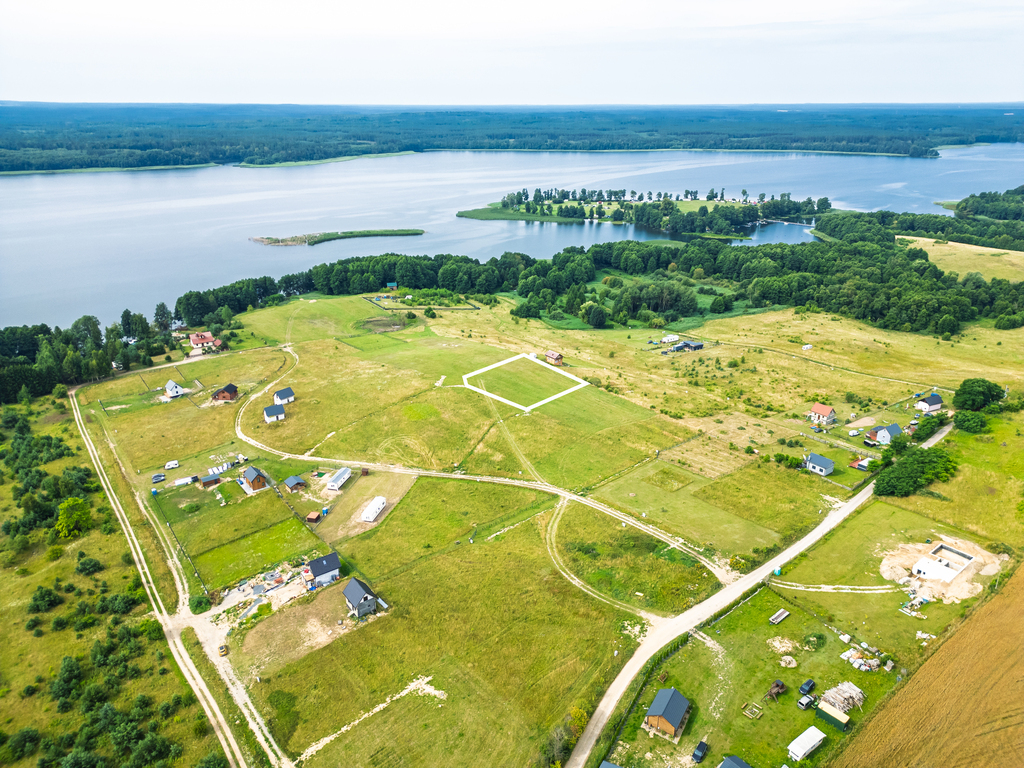 Piękna działka z dojściem do Jeziora Lubie. (6)