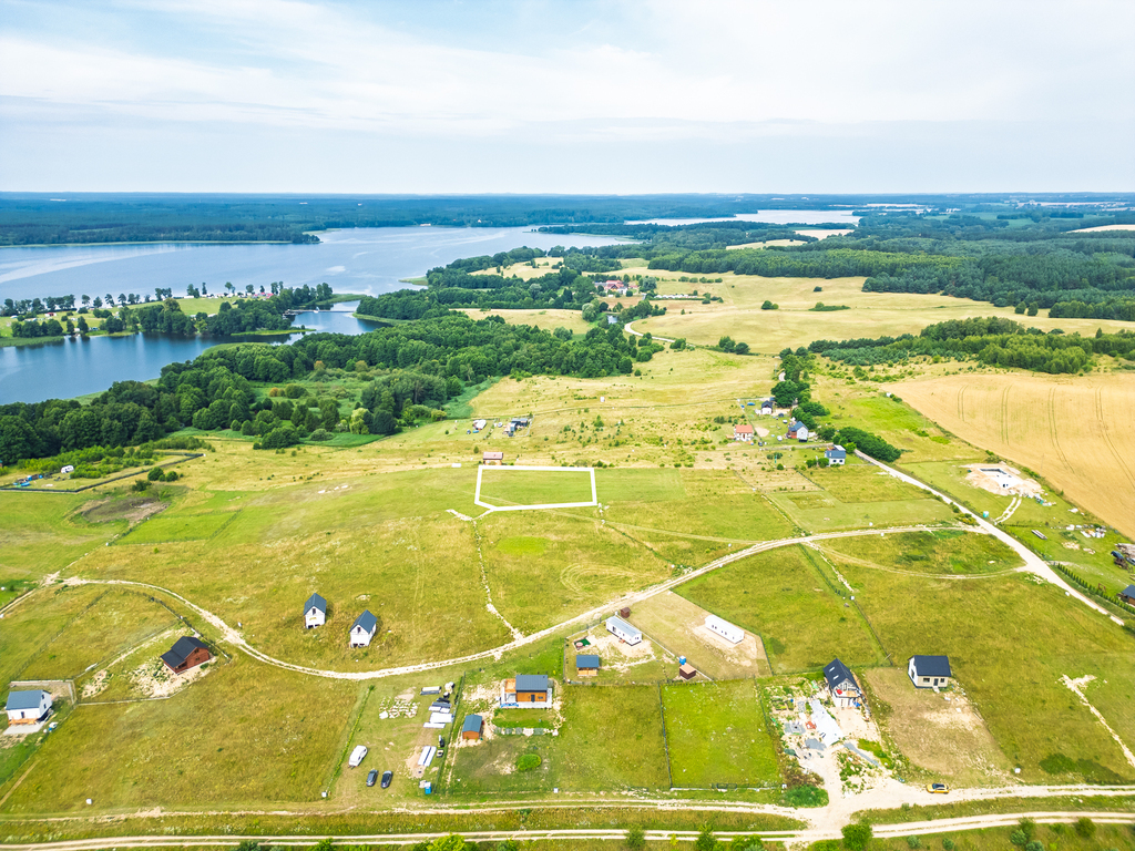 Piękna działka z dojściem do Jeziora Lubie. (5)