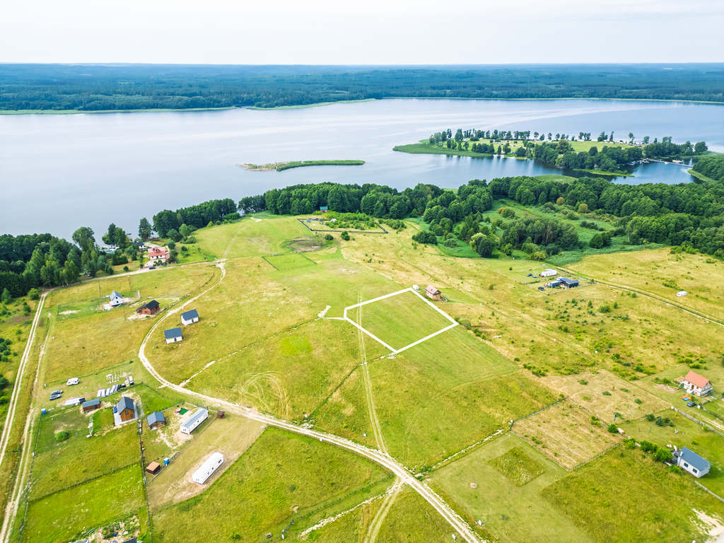 Piękna działka z dojściem do Jeziora Lubie. (3)