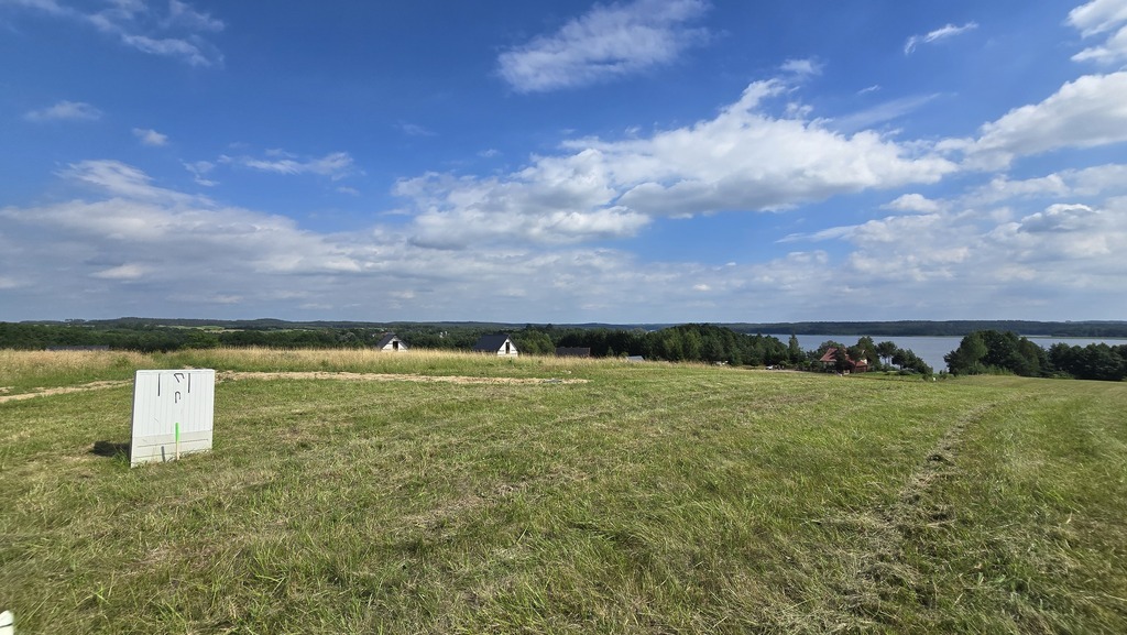 Piękna działka z dojściem do Jeziora Lubie. (12)