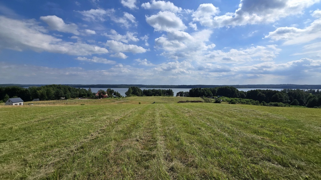 Piękna działka z dojściem do Jeziora Lubie. (11)