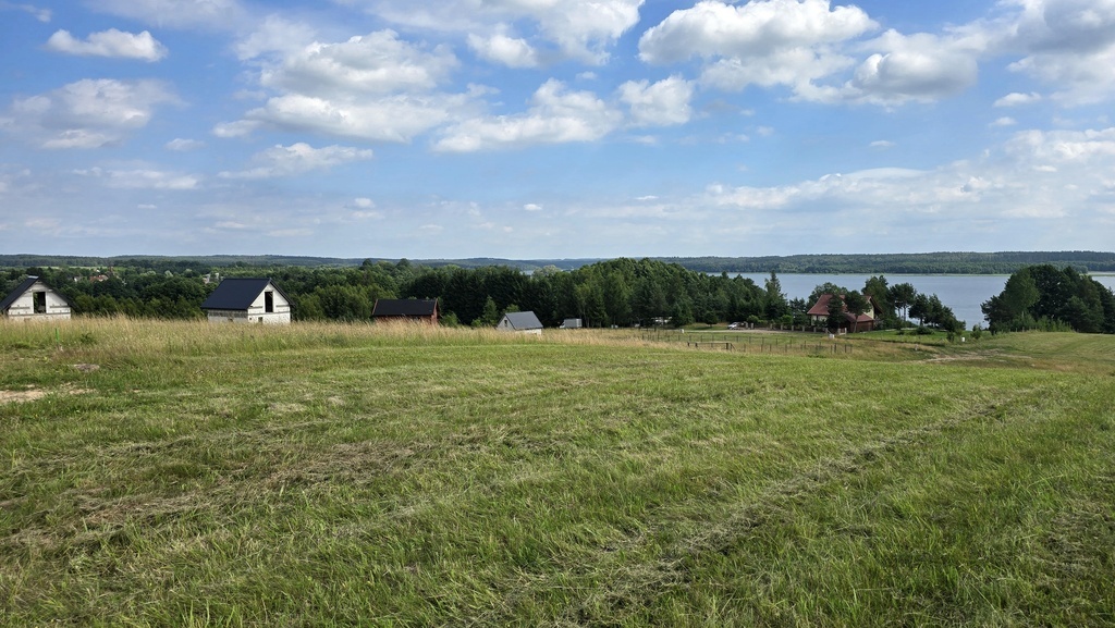 Piękna działka z dojściem do Jeziora Lubie. (21)