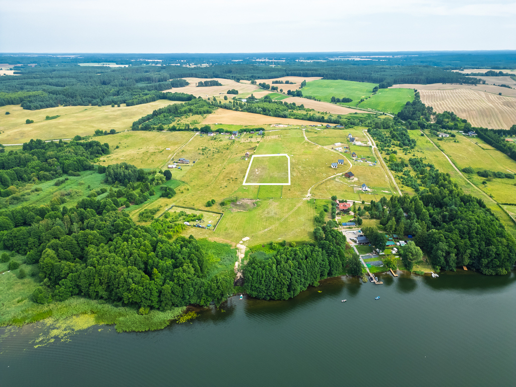 Piękna działka z dojściem do Jeziora Lubie. (1)