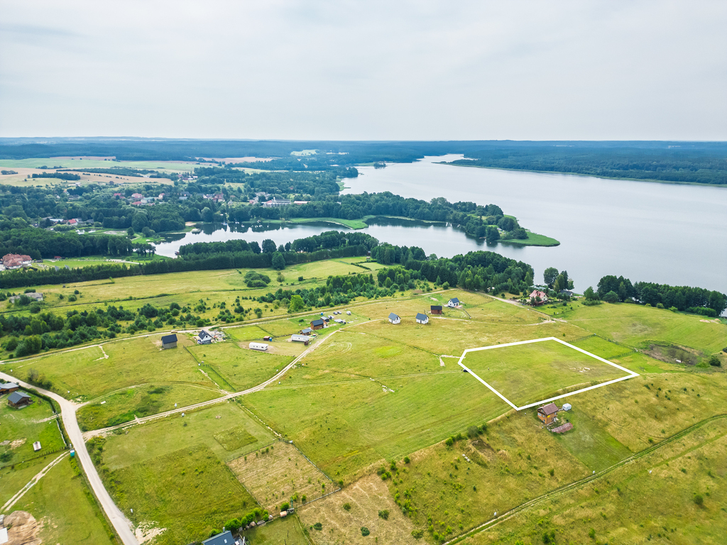 Piękna działka z dojściem do Jeziora Lubie. (4)