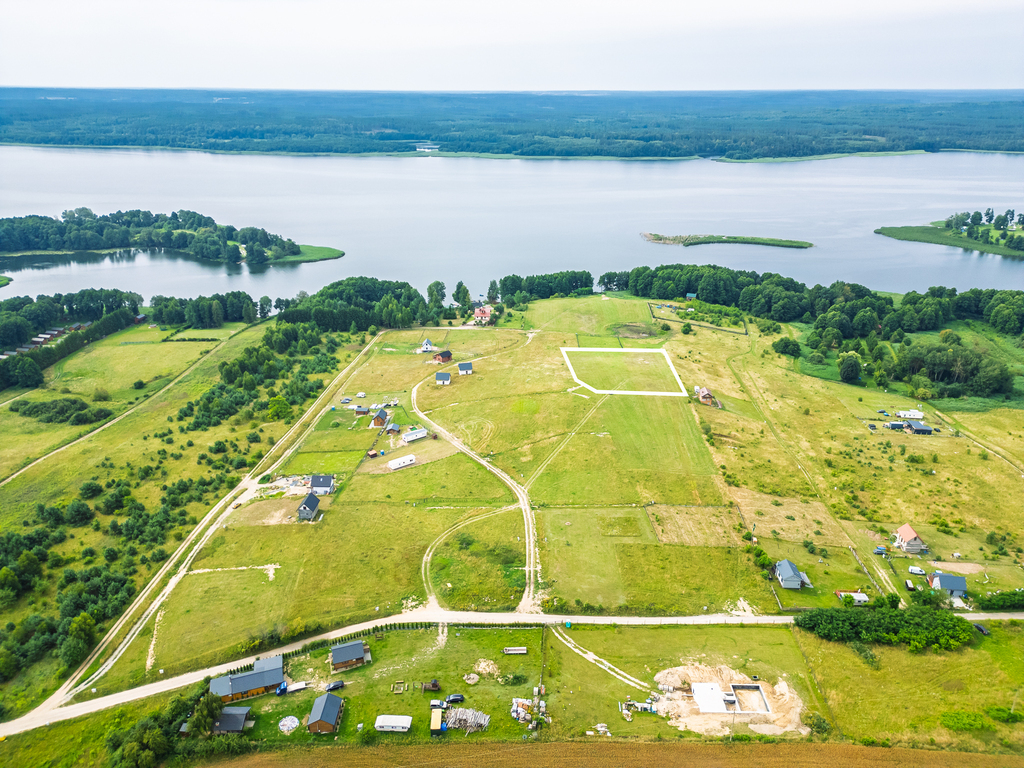 Piękna działka z dojściem do Jeziora Lubie. (5)