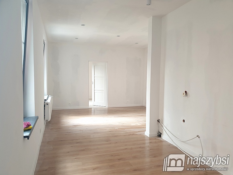 stan deweloperski / 1 piętro / w centrum / 3 pokoj (3)