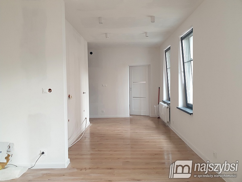 stan deweloperski / 1 piętro / w centrum / 3 pokoj (5)