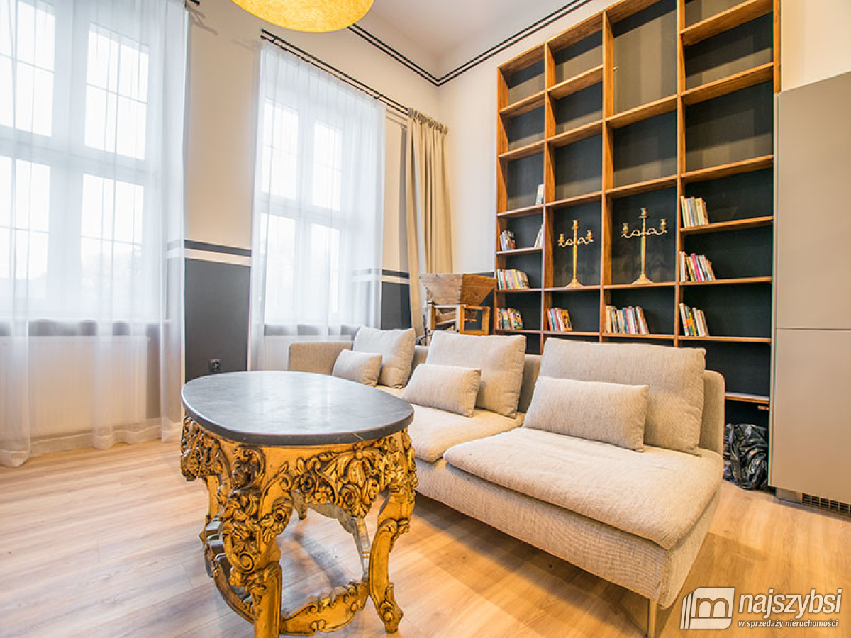 Apartament w reprezentacyjnej posiadłości. (1)