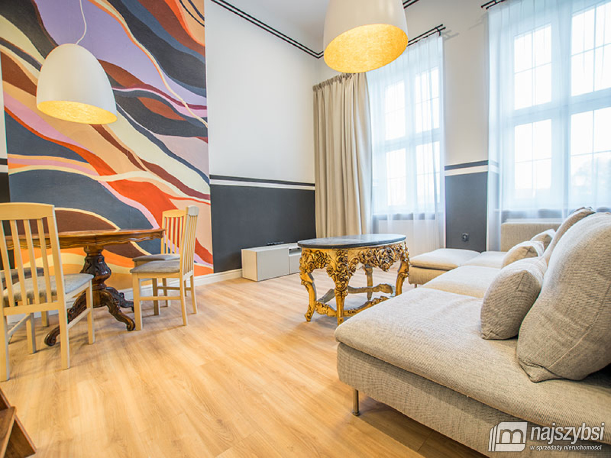 Apartament w reprezentacyjnej posiadłości. (12)